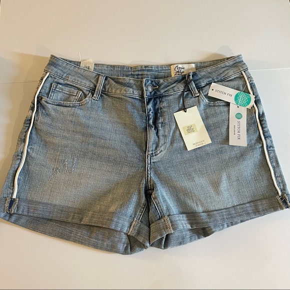 COSMIC BLUE LOVE
Jodie Short Side Piping - Picture 6 of 14